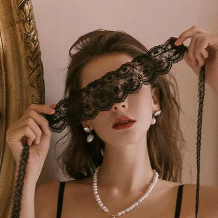 Love is Blind Lace Eye Mask (Black)